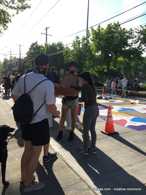 CHAZ participant gives out free pizza